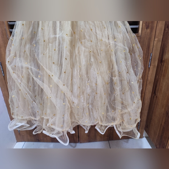 New gown - Picture 3 of 8